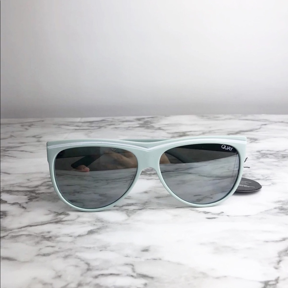 💞SOLD💞NWT Quay Mint Hollywood Nights Sunglasses - Picture 2 of 7